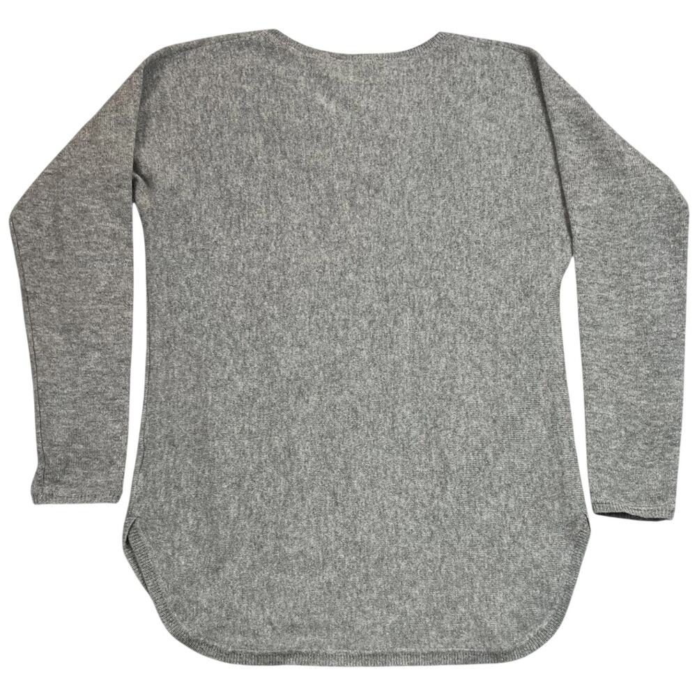 100% Cashmere Gray Sweater Women’s M Soft Luxury Crewneck Pullover - Picture 2 of 7
